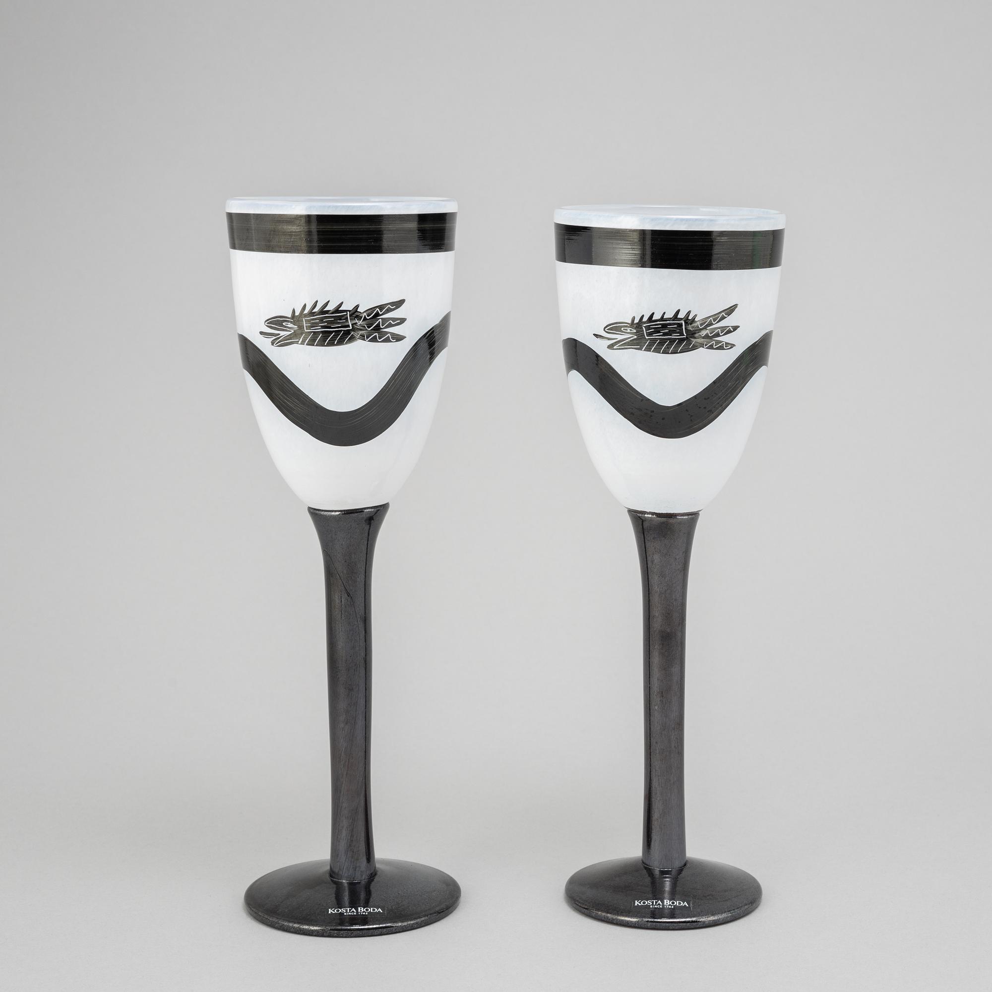 Ulrica Hydman-Vallien, vas, pokal, samt 6 glas, Kosta Boda, signerade.