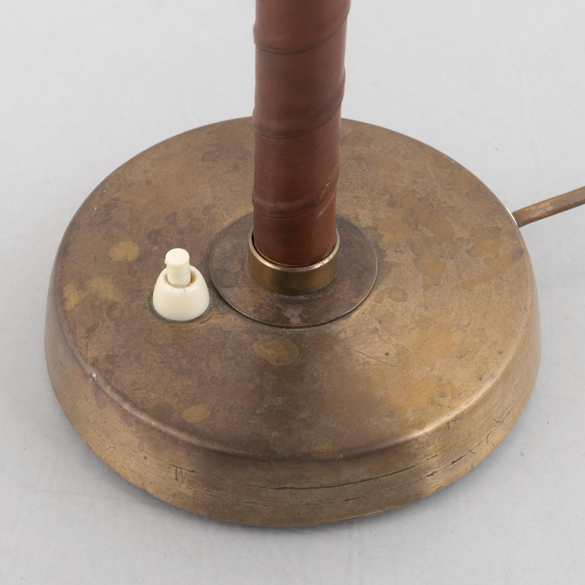 Einar Bäckströms Metallvarufabrik, bordslampa, modell 5014, 1940-tal.
