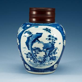 A blue and white Transitional jar, 17th Century.