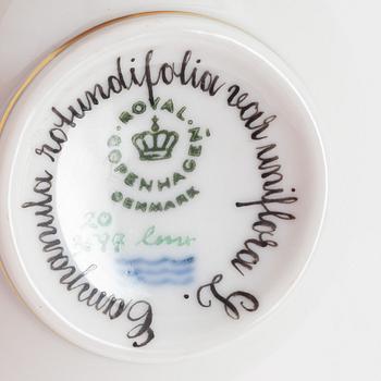 Royal Copenhagen, Kaffekoppar med fat, 4 st, porslin, "Flora Danica", Royal Copenhagen, Danmark, 1957.