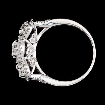 RING, 10K vitguld, diamanter tot ca 0.75 ct.