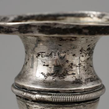 LJUSSTAKAR, ett par, silver, otydliga stämplar, troligen Finland, 1800-tal.