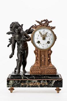 BORDSPENDYL, mässing, marmor, Louis XVI-stil, tidigt 1900-tal.