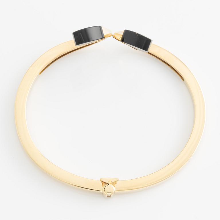 Bangle with onyx and brilliant-cut diamonds.