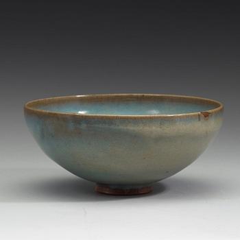 A jun-glazed bowl, Song-Yuan dynasty (960-1368).