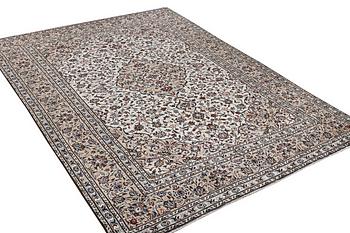 A carpet, Kashan, ca 353 x 243 cm.