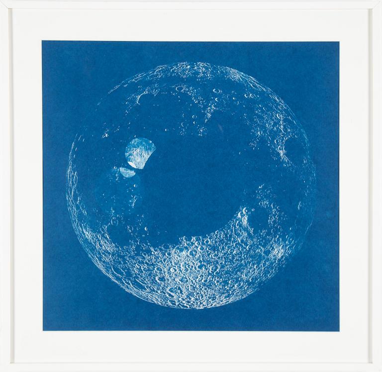 CECILIA ÖMALM KRAJCIKOVA, cyantopi, signerad Cecilia Ömalm, daterad 2016 och numrerad 4/50+AP med blyerts à tergo.