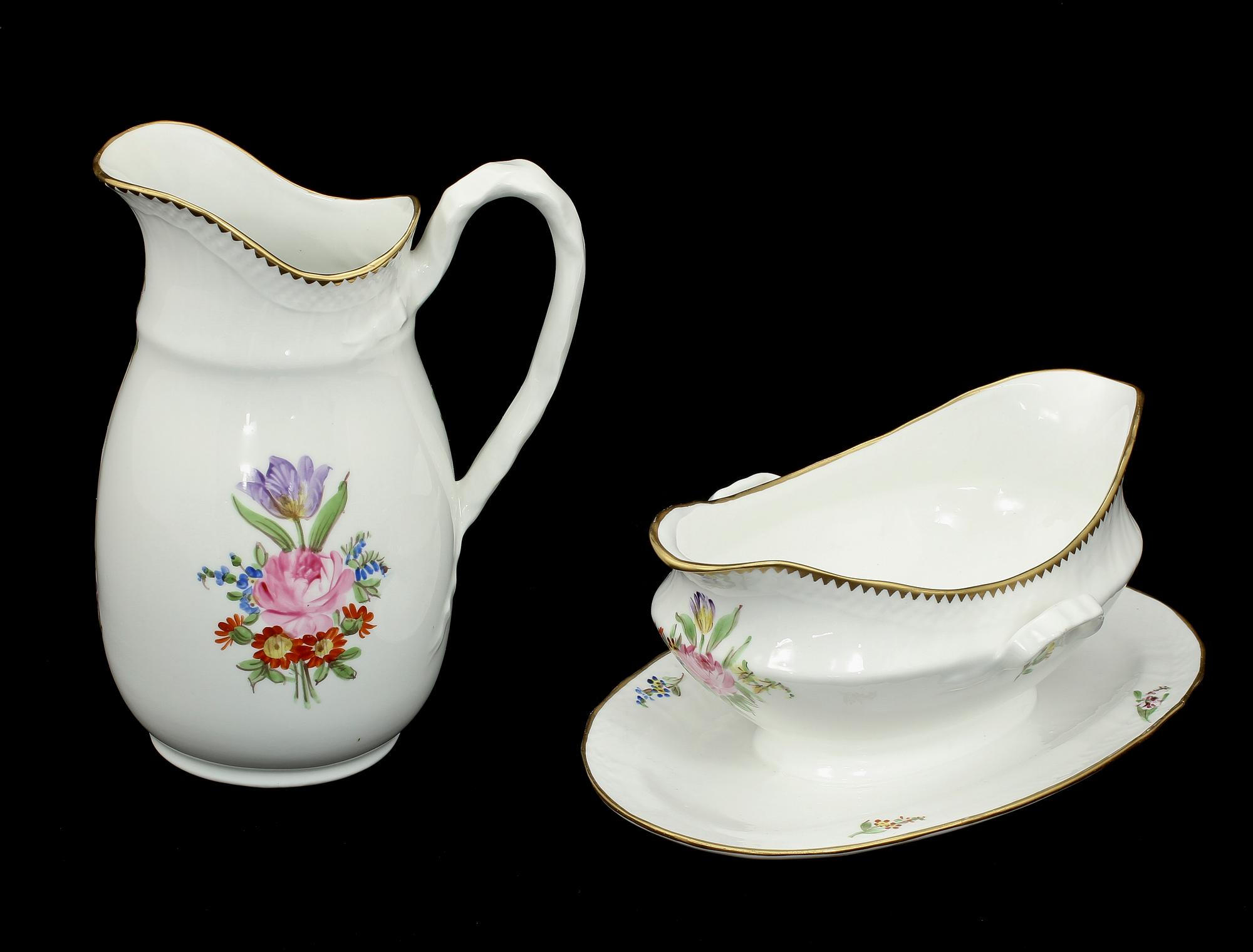 MAT- OCH KAFFESERVISDELAR, 124 st, porslin, Gustavsberg, 1900-talets första hälft.