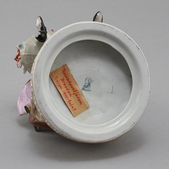 FIGURIN, porslin, Dresden, omkring 1900.