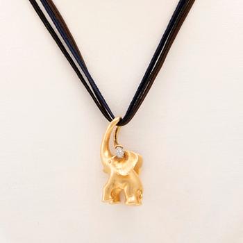 Ole Lynggaard, "Elephant pendant large" in 18K gold with round brilliant-cut diamonds.