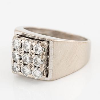 Ring, 18K white gold set with brilliant-cut diamonds.