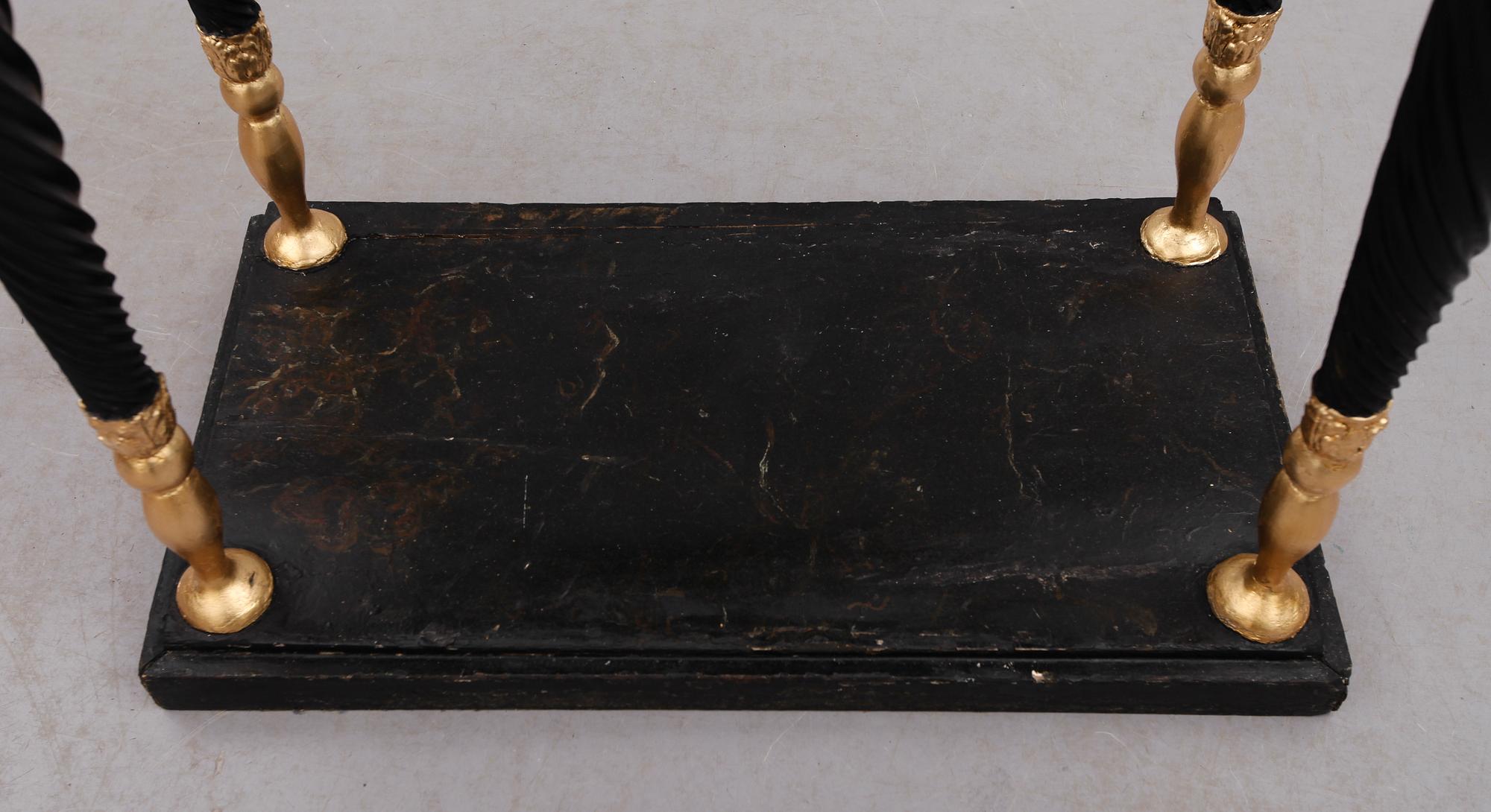 KONSOLBORD, sengustavianskt, omkring år 1800.