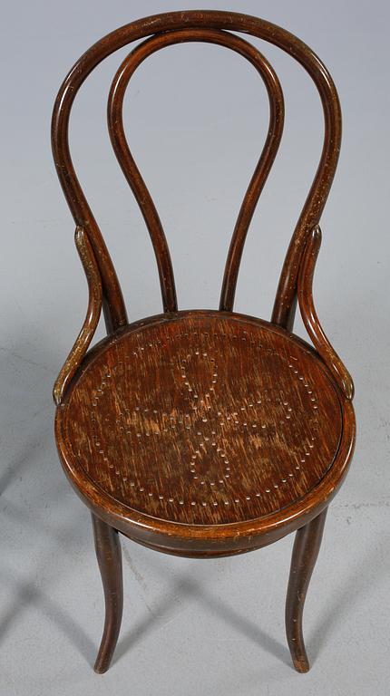 STOLAR, ett par, Thonet, stämpelmärkta, 1900-talets första del.