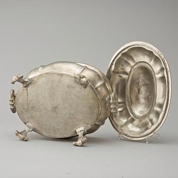 A Rococo pewter tureen with cover by L. Lundwall, master in Jönköping 1761.