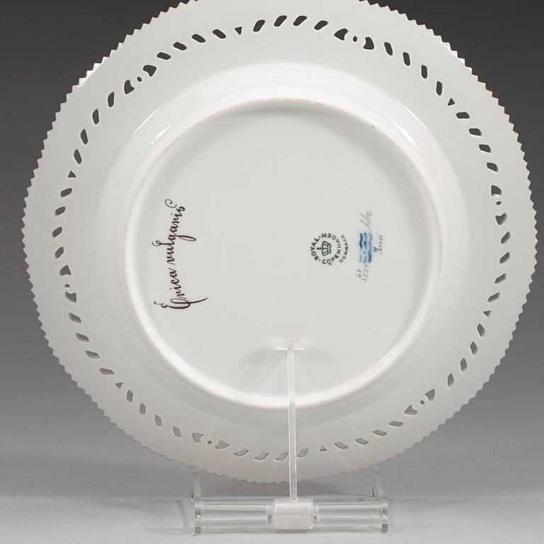 DESSERTTALLRIKAR, 18 stycken, porslin. "Flora Danica", Kunglig Dansk, 1900-tal.