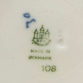 A 26 pcs Musselmalet tea service  from Bing & Gröndahl Denmark later part of the 20th century.