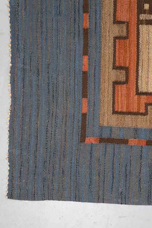 A carpet, flat weave, ca 359 x 247 cm, Sweden.