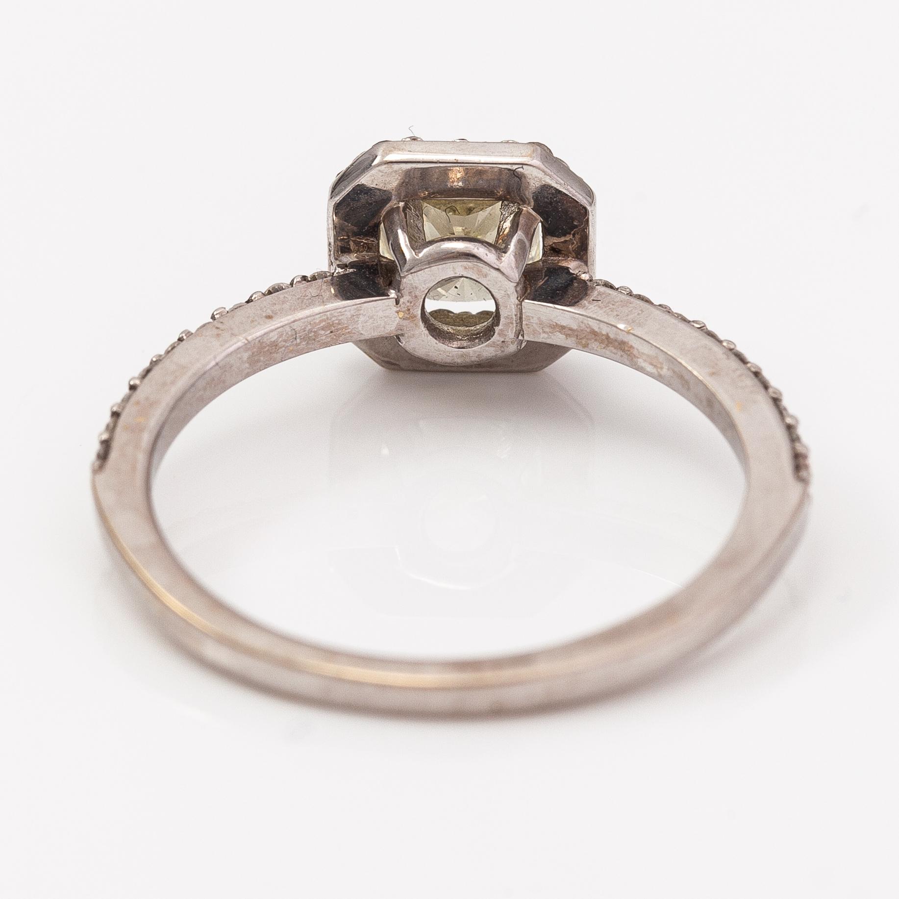 An 18K white god ring with diamonds ca. 0.87 ct in total. ITD, Espoo.