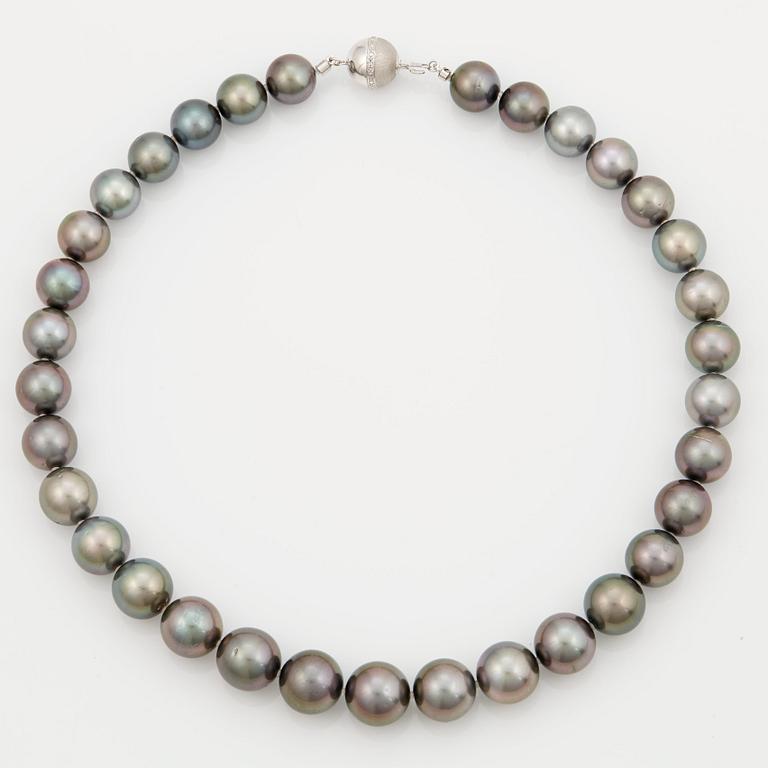 PÄRLCOLLIER.