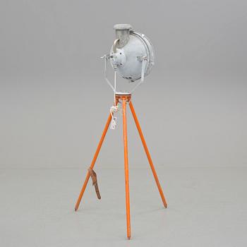 GOLVLAMPA, industrimodell, British Bullfinch, 1900-talets andra hälft.