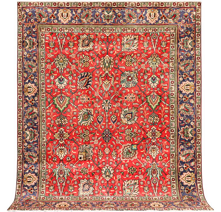 Carpet, Tabriz, approx 254 x 198 cm.