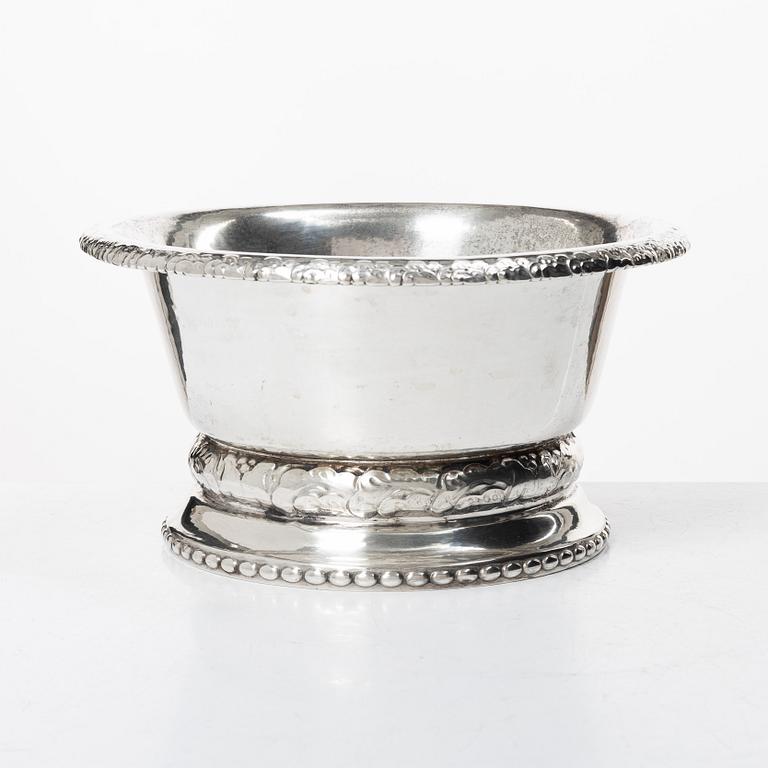 Bowl, silver, C.G Hallberg. Stockholm, 1920.
