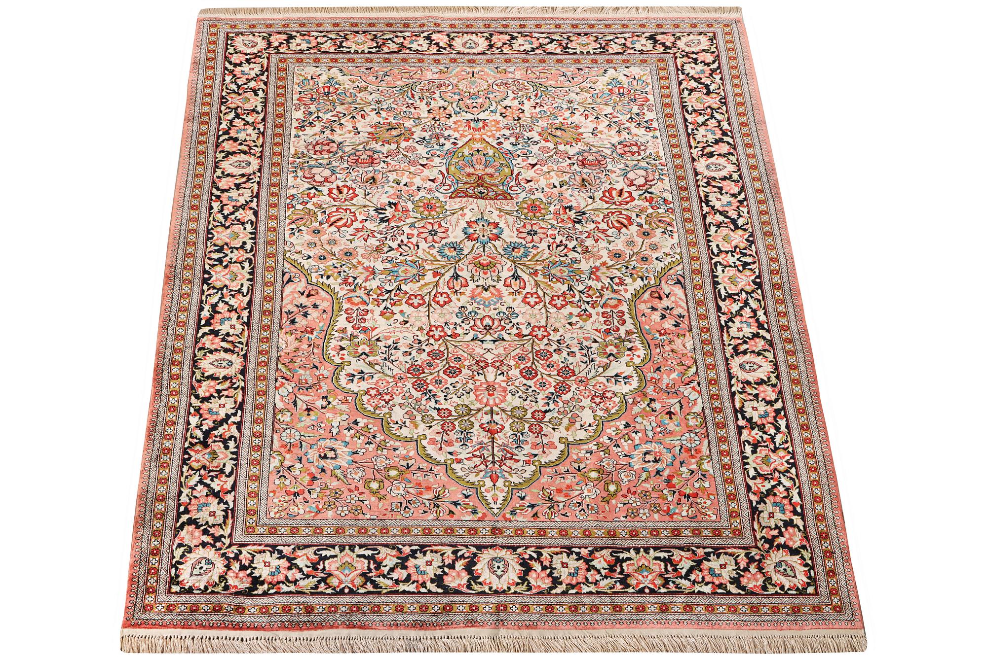 Matta, silke Ghom, ca. 182 x 122.