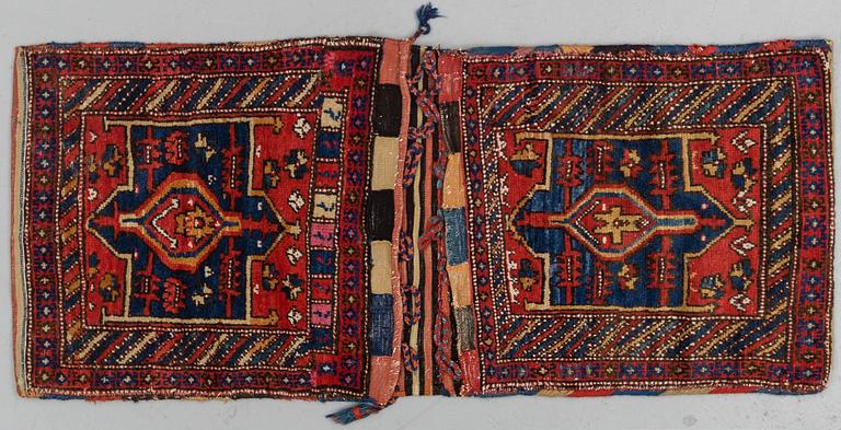 A semi-antique Hamadan Saddlebag, ca 133,5 x 57 cm.