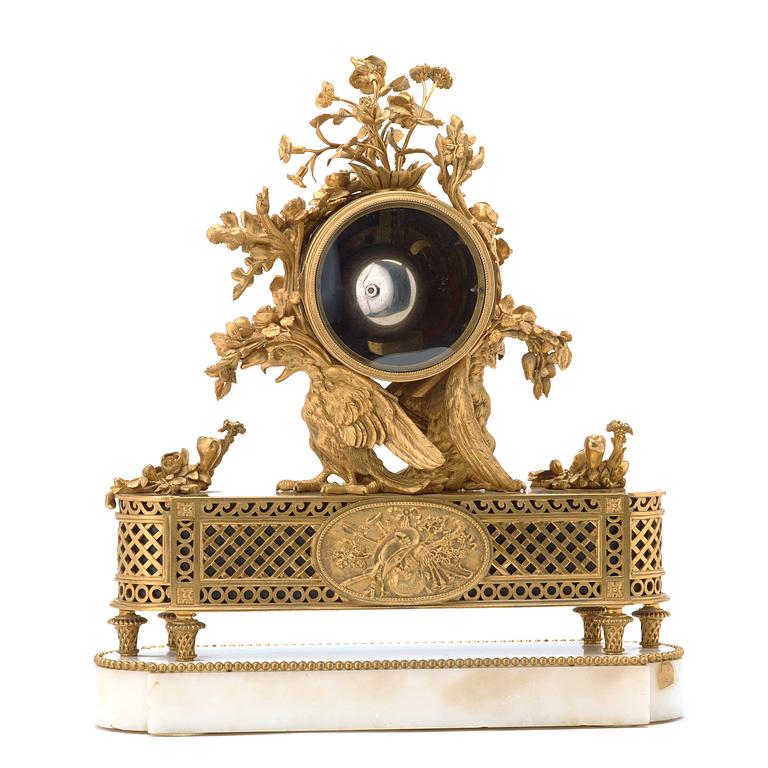 BORDSPENDYL, av Eugene Hazart (1838-1891, bronsmakare i Paris),  Louis XVI-stil, 1800-talets andra hälft.
