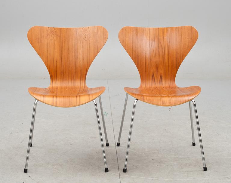 STOLAR, ett par, "Sjuan", Arne Jacobsen, Fritz Hansen.