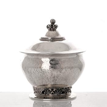 Georg Jensen, an oval 830/1000 silver box, Copenhagen 1920, design nr 317.