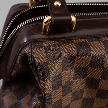 A bag by Louis Vuitton, "Knight's bridge".