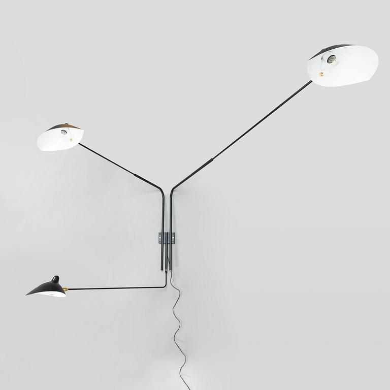 Serge Mouille, vägglampa, "Sconce three rotating straight arms", Frankrike 2019.
