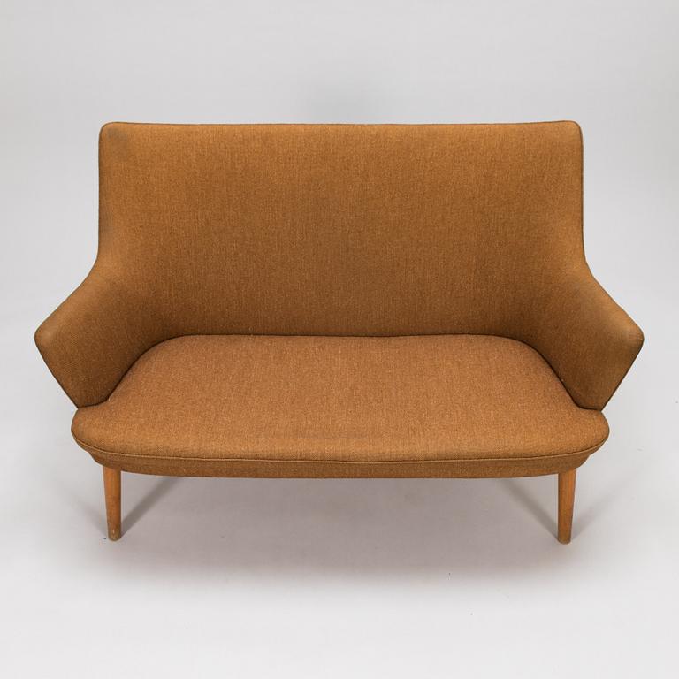Hans J Wegner, a 1950's sofa for  för AP-Stolen Denmark.
