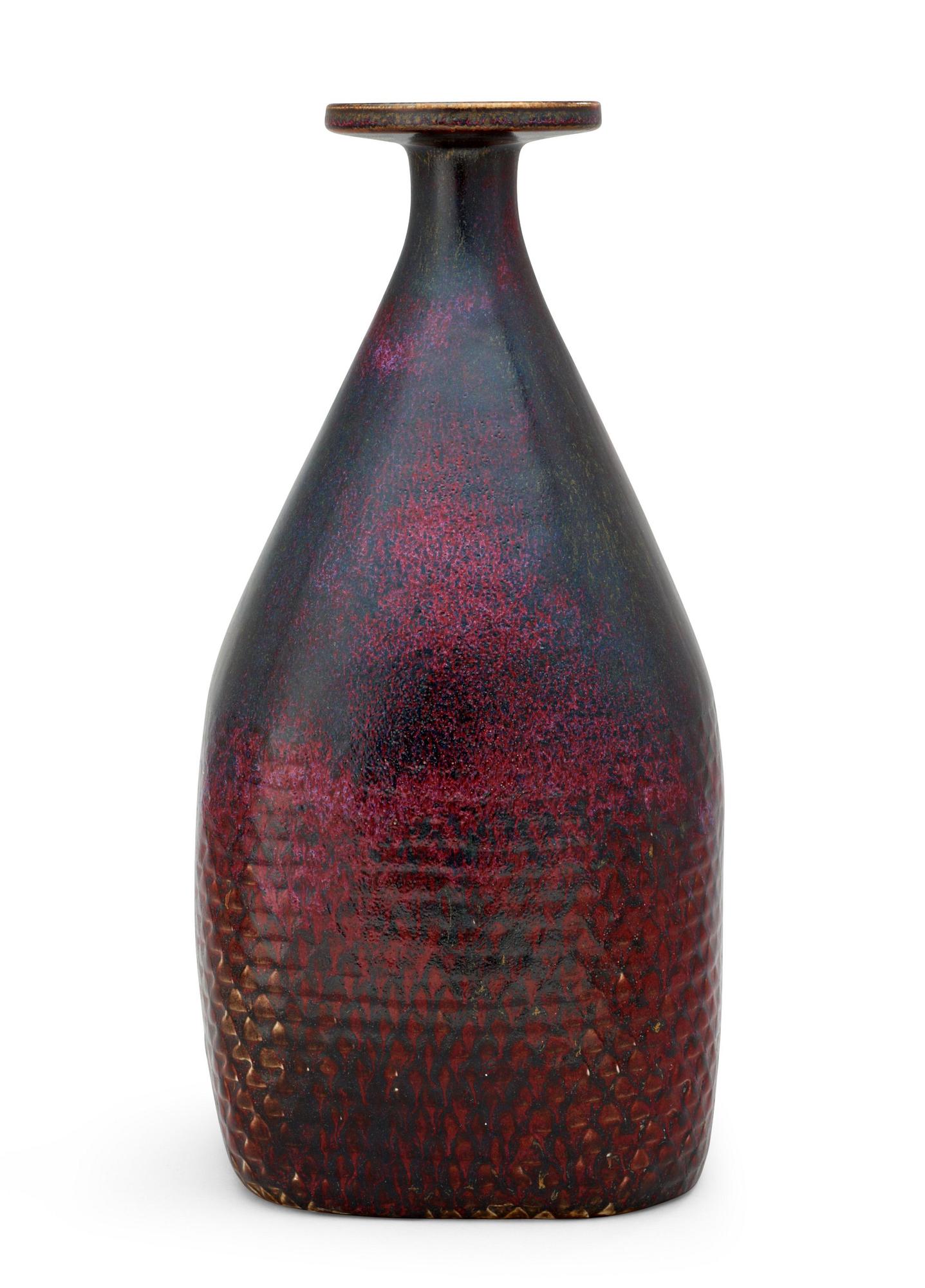 A Stig Lindberg stoneware vase, Gustavsberg 1967.
