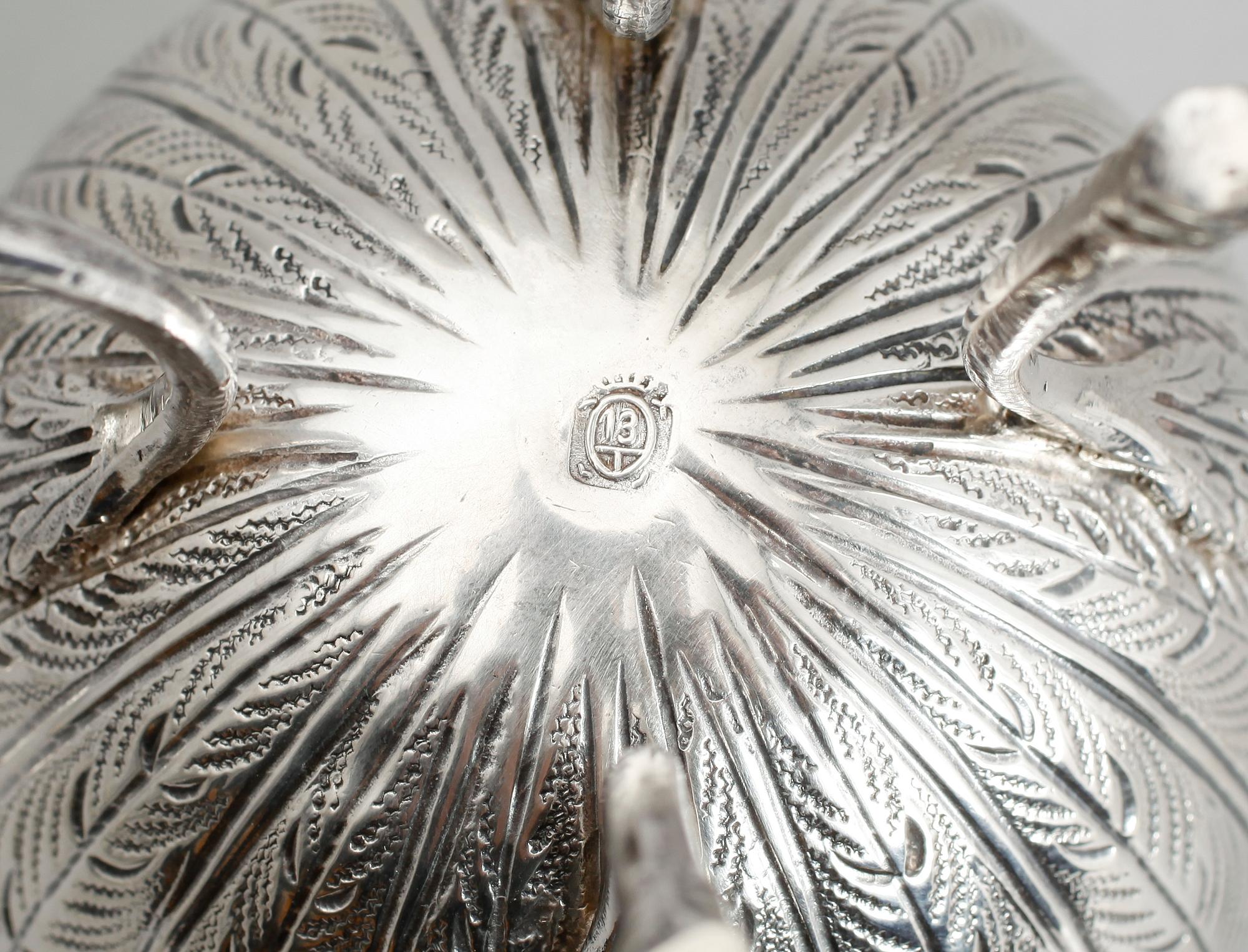 LOCKSKÅL, silver, empirestil, otydliga stämplar. Vikt 262 gram.