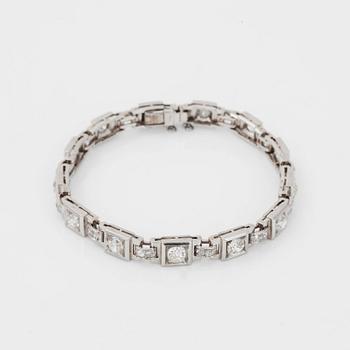 A old-cut diamond, circa 4.30 ct, bracelet. French hallmarks.