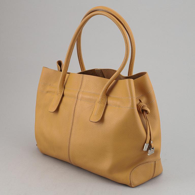 Tod's, a leather 'D-Bag'.