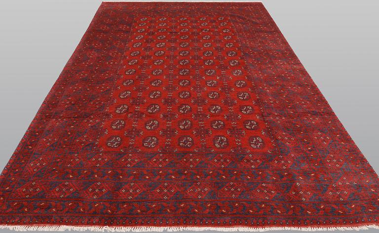 An Afghan carpet, ca 288 x 191 cm.