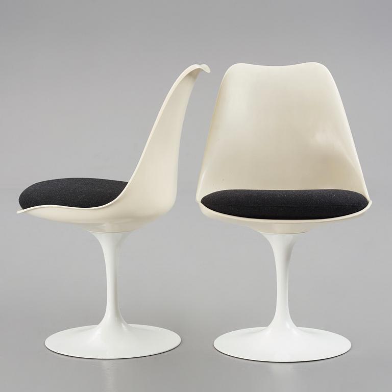 Eero Saarinen, a "Tulip", dining table and 6 chairs, Knoll International, 1960-70's.