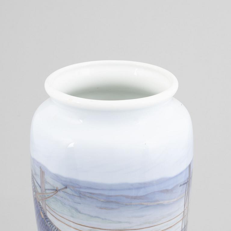 Jenny Meijer, vase, Royal Copenhagen, Denmark.