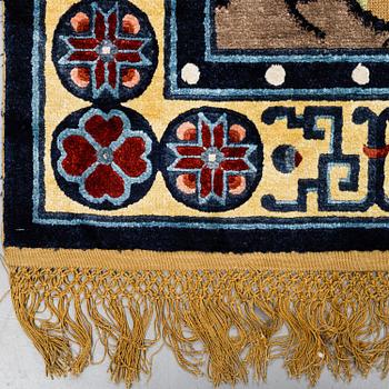 MATTO,  a semi-antique/an old silk China figural relief, ca 176-177 x 121,5-125,5 cm.