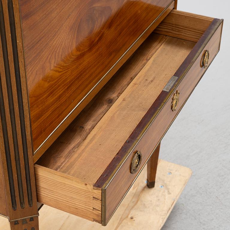 Sekretär, gustaviansk, omkring år 1800.