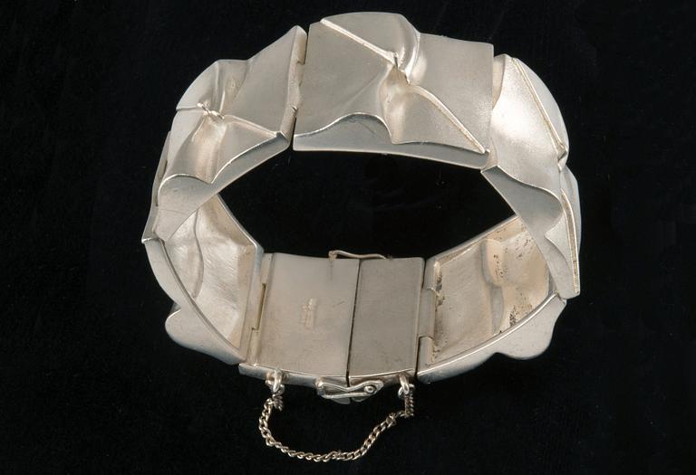 Björn Weckström, ARMBAND, sterling silver, "Månbron", Lapponia 1979. Vikt 119 g.