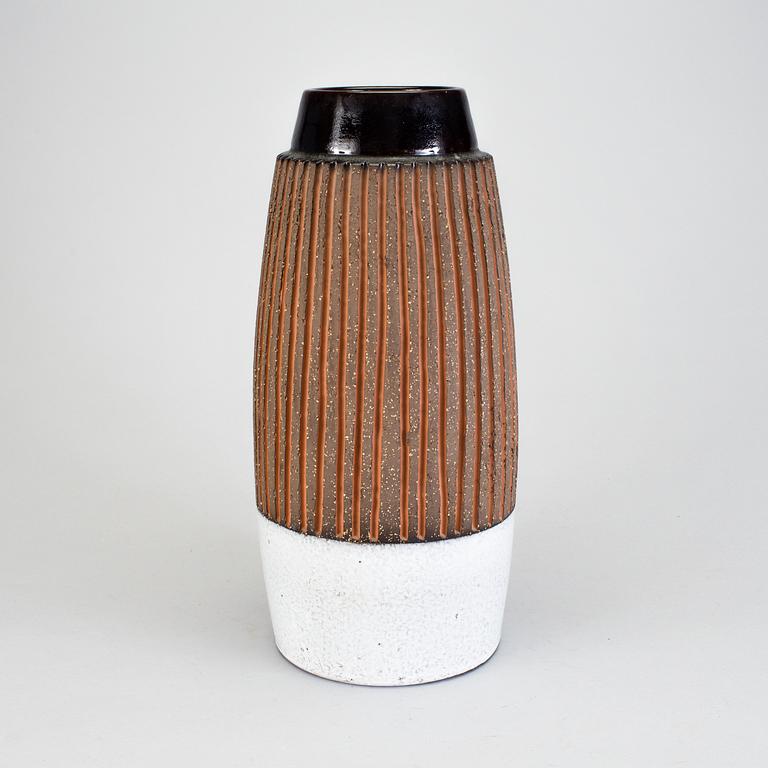 MARI SIMMULSON, ceramic vase, Upsala-Ekeby.
