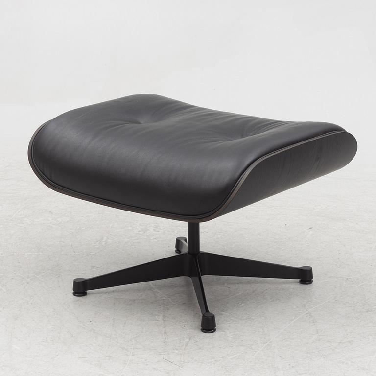 Charles & Ray Eames, an "Eames Lounge Chair" with ottoman, Vitra, 21st century.