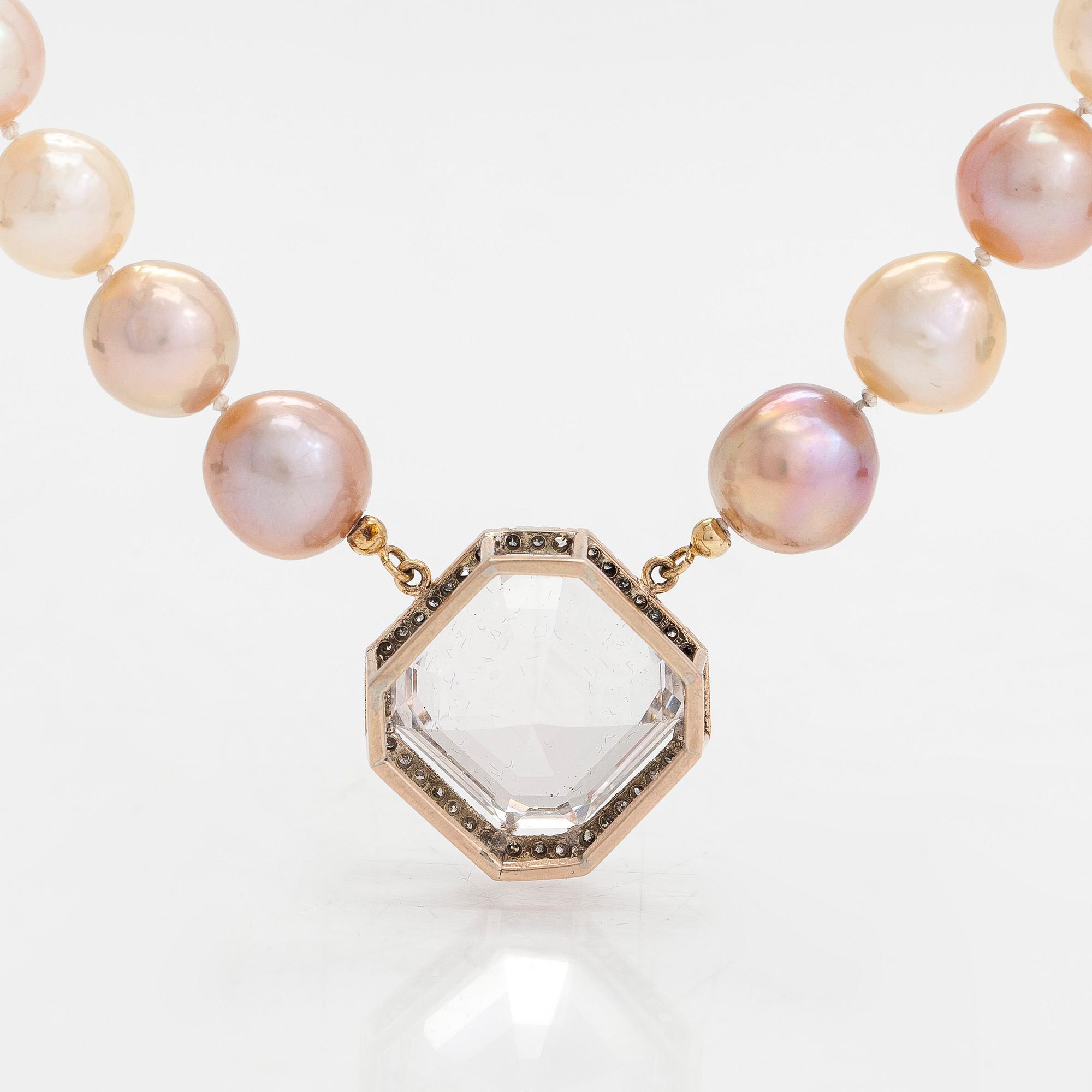 A cultured freshwater pearl necklace, 9K gold, pendant with an faceted morganite and diamonds tot ca 0.39ct.