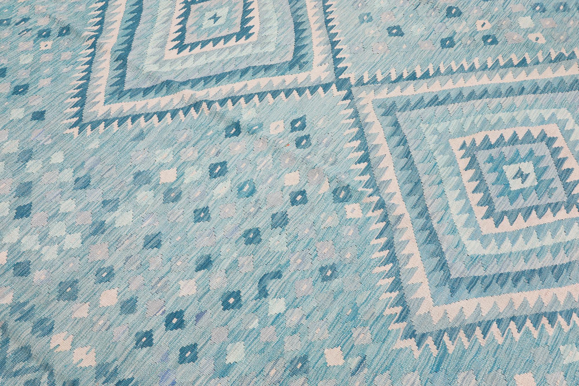 A Kilim carpet, approx. 348 x 245 cm.