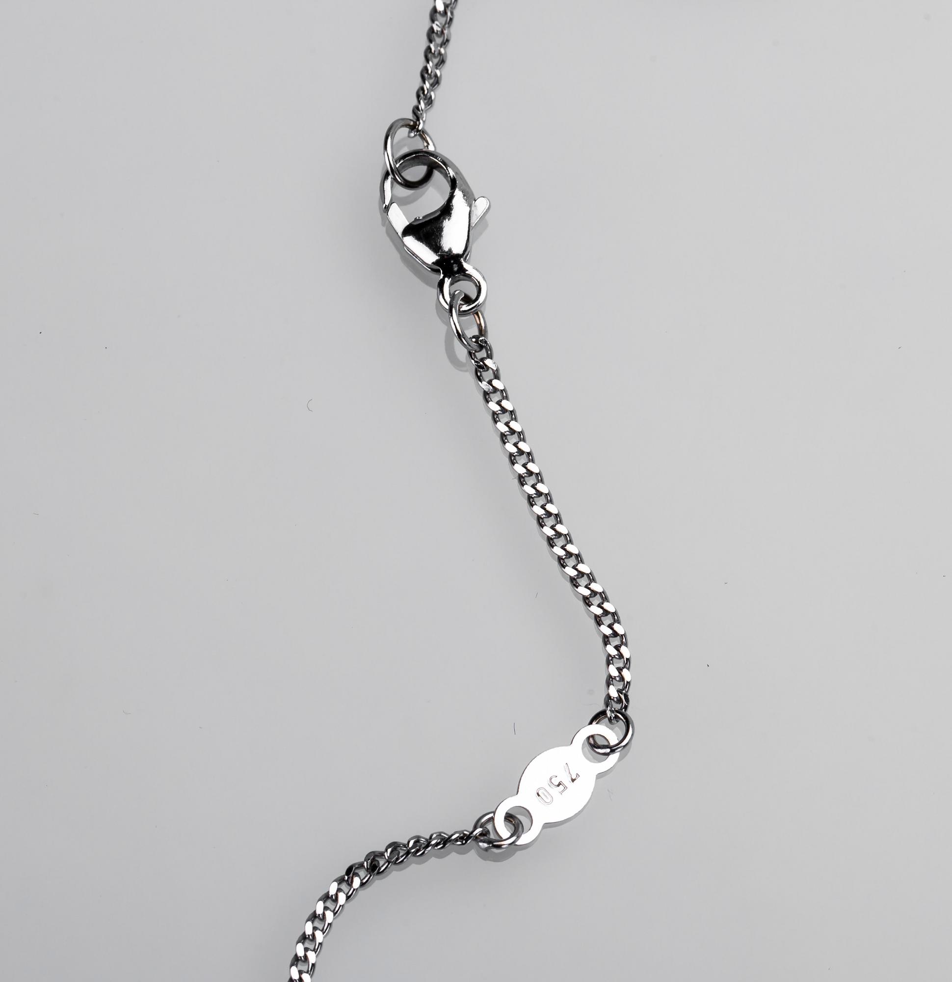 HÄNGE SAMT KEDJA, "Interlocking hearts", Regitze Overgaard för Georg Jensen, 18 k vitguld med diamanter. Vikt ca 7,5 g.