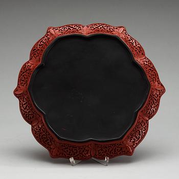 A red lacquer tray, Qing dynasty (1644-1912).